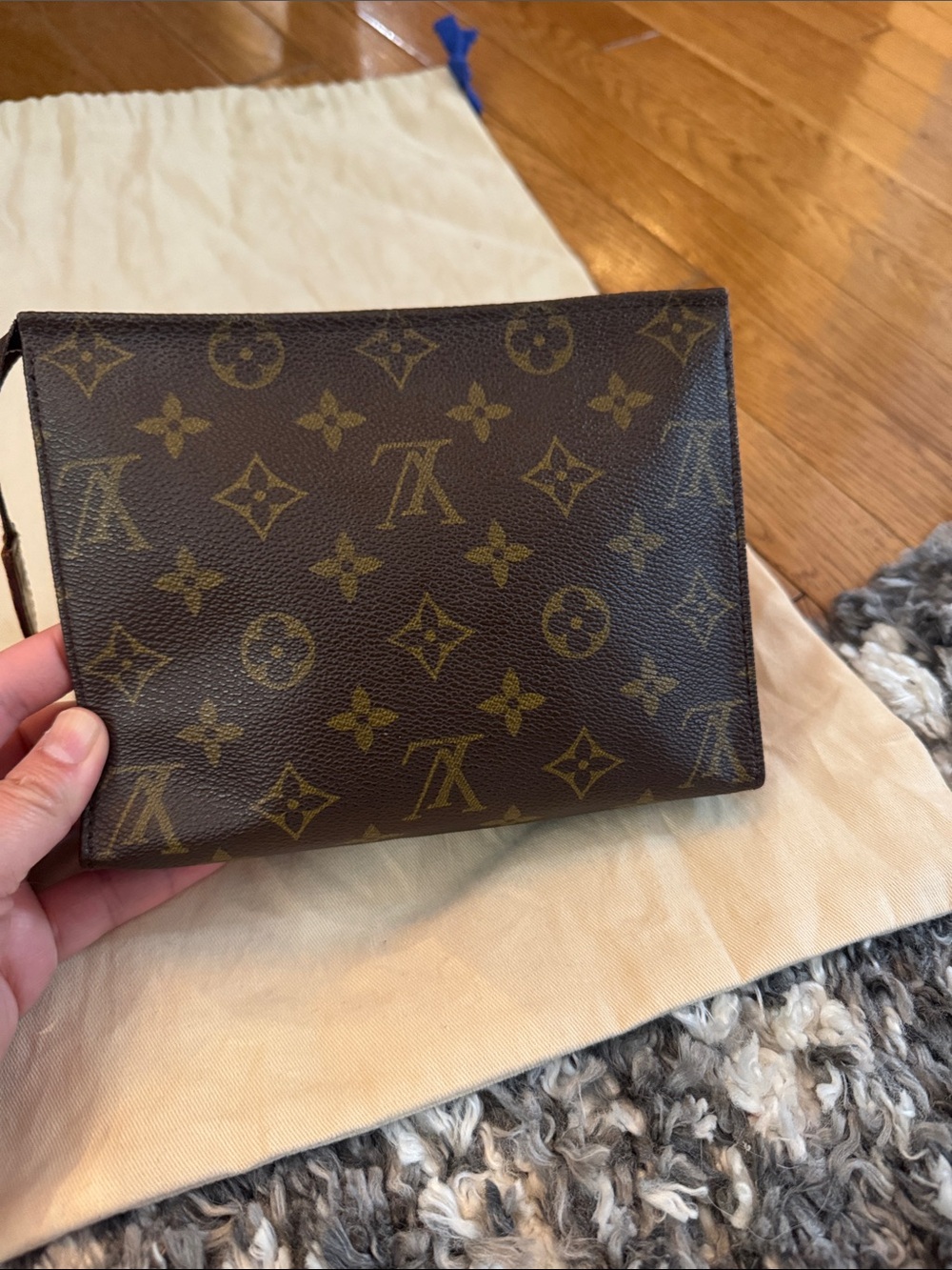 ✨Louis Vuitton Brown Monogram Toiletry Pouch ✨ - Picture 2 of 11
